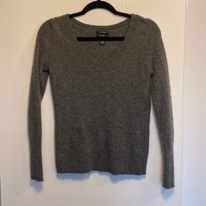 100% Cashmere V Neck Sweater